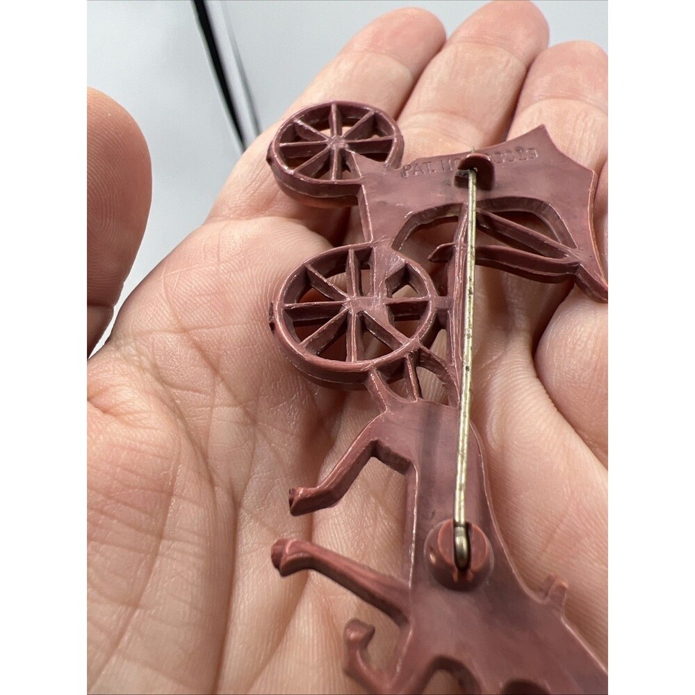 Vintage 1940s Copper Brown Horse Drawn Carriage Celluloid Brooch Pin C Clasp - Picture 5 of 9